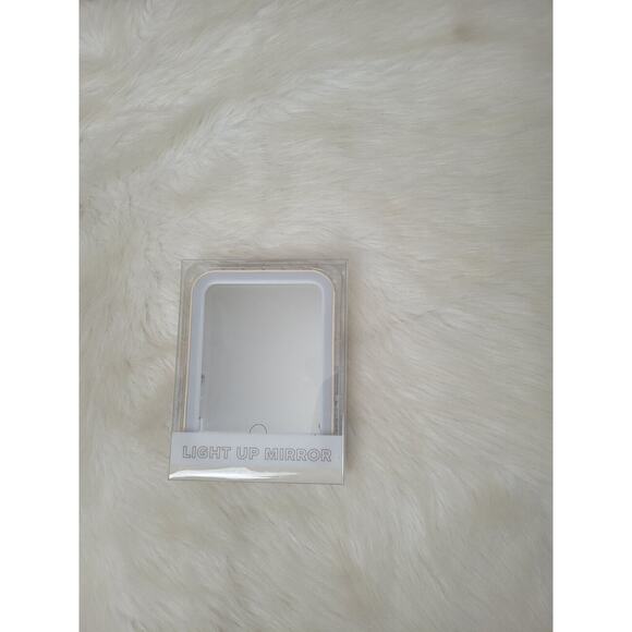 Target Bullseyes Playground LIGHTED LED Makeup Mirror NIB - Picture 2 of 4